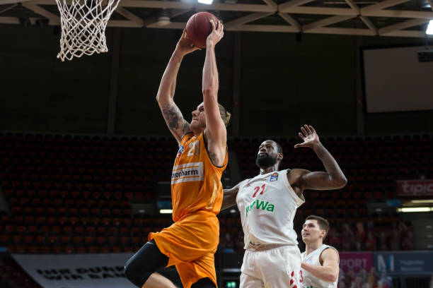 显然会令曼 显然会令曼