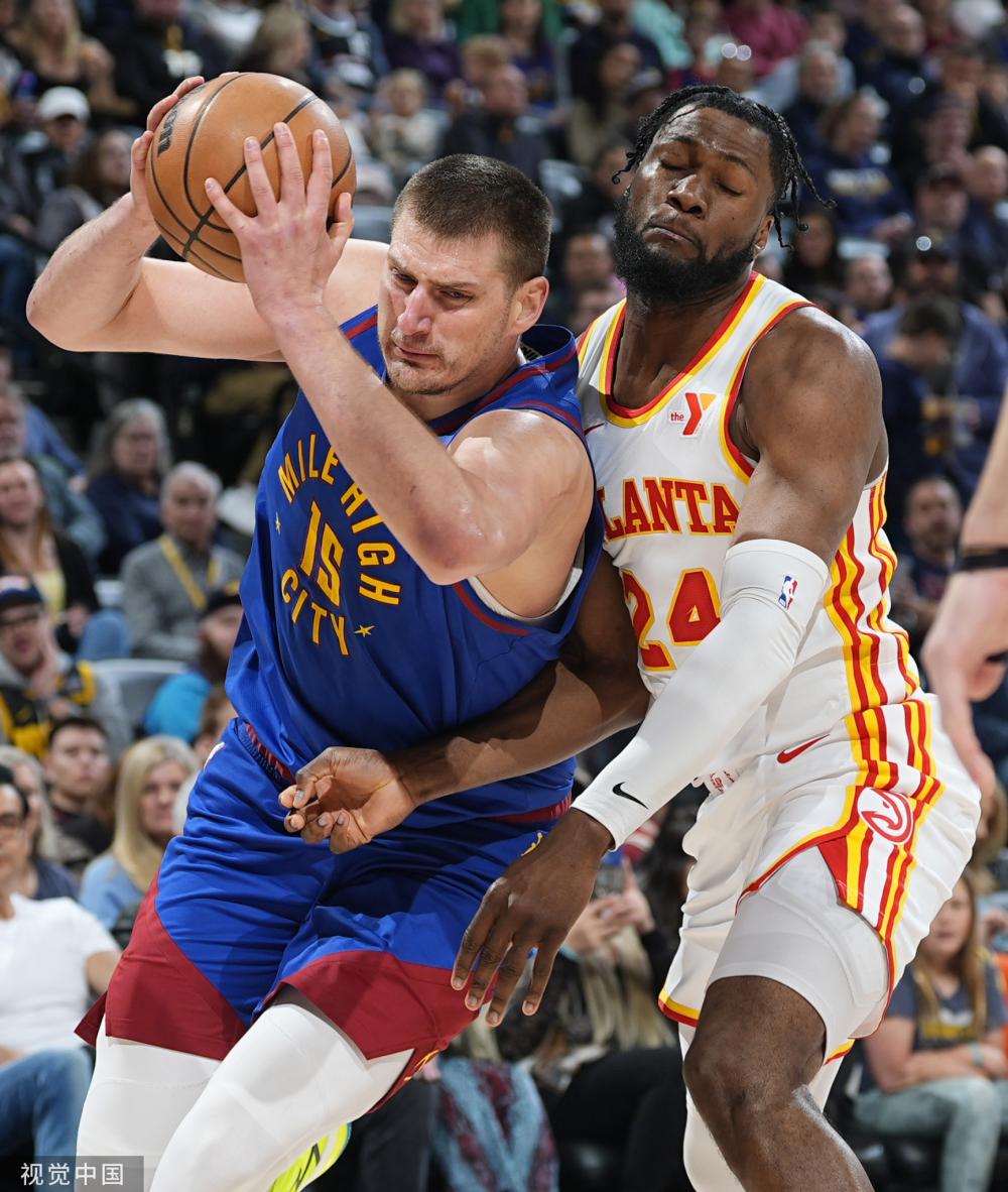 在接受采访 在接受采访